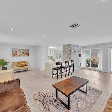 Supervilla - 3Br/2Ba - Pool - Walk To Beach ハリウッド エクステリア 写真