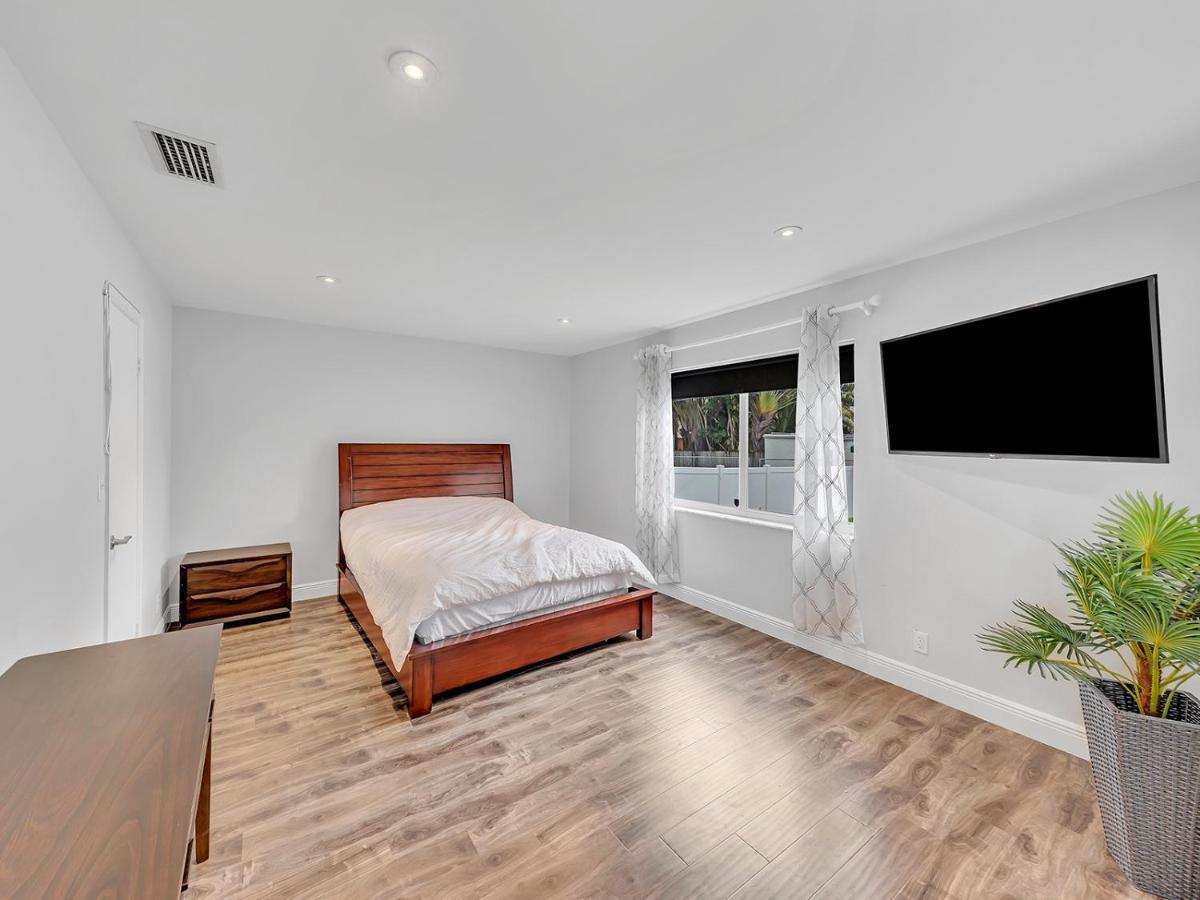 Supervilla - 3Br/2Ba - Pool - Walk To Beach ハリウッド エクステリア 写真