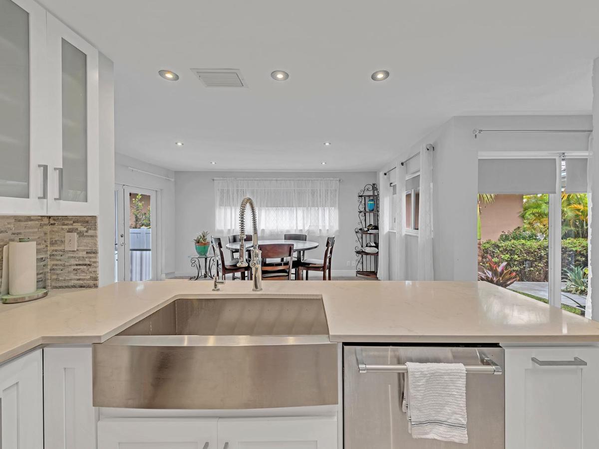 Supervilla - 3Br/2Ba - Pool - Walk To Beach ハリウッド エクステリア 写真