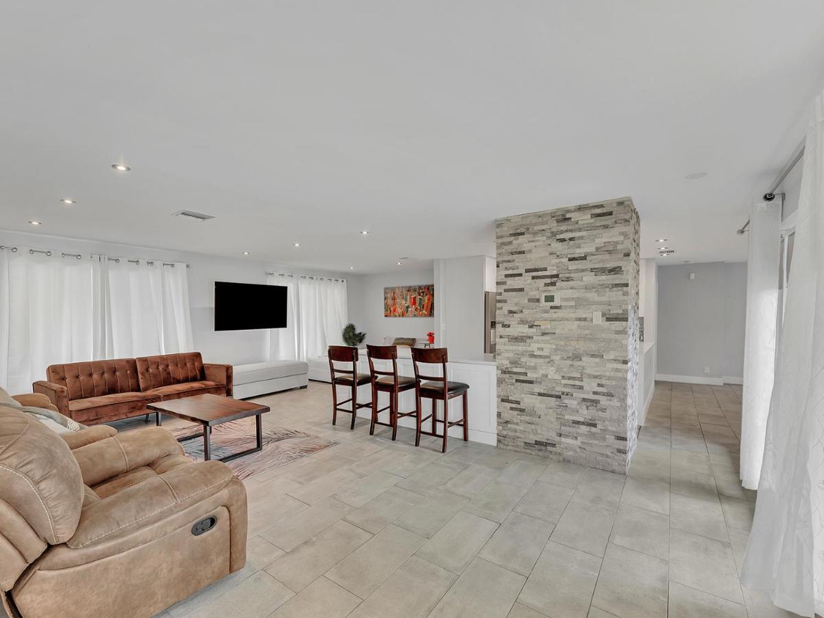 Supervilla - 3Br/2Ba - Pool - Walk To Beach ハリウッド エクステリア 写真