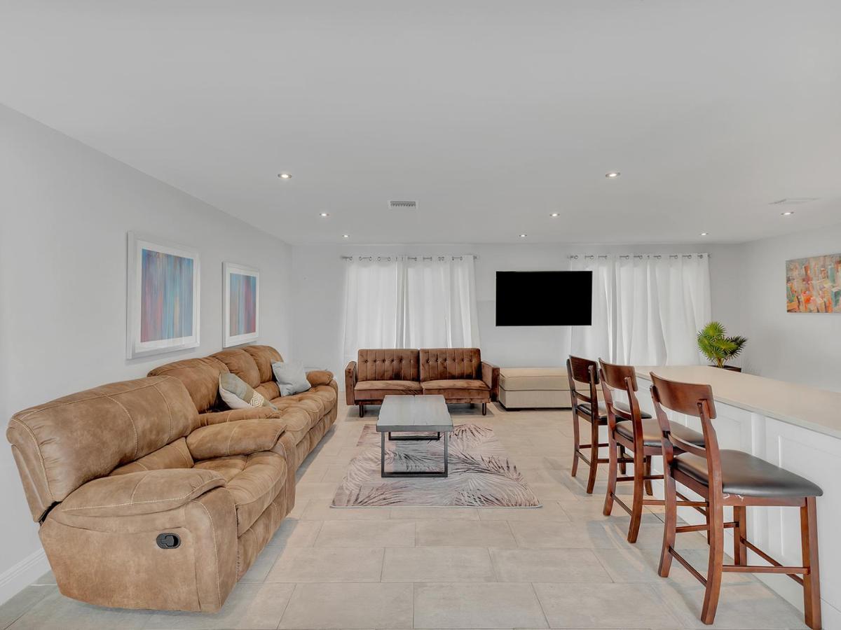 Supervilla - 3Br/2Ba - Pool - Walk To Beach ハリウッド エクステリア 写真